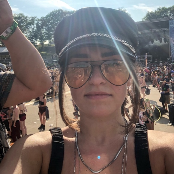 Meet your Posher, Danielle - Picture 1 of 1